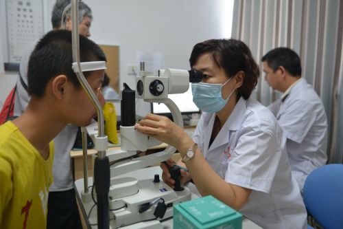 福建省眼科診療技術(shù)經(jīng)驗交流會在龍巖二院舉行